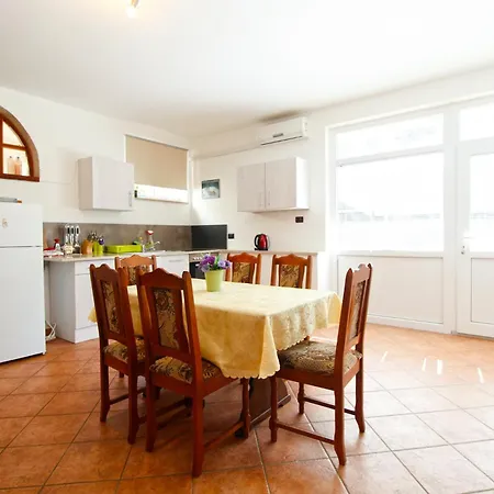 Otmar 1224 * Premantura